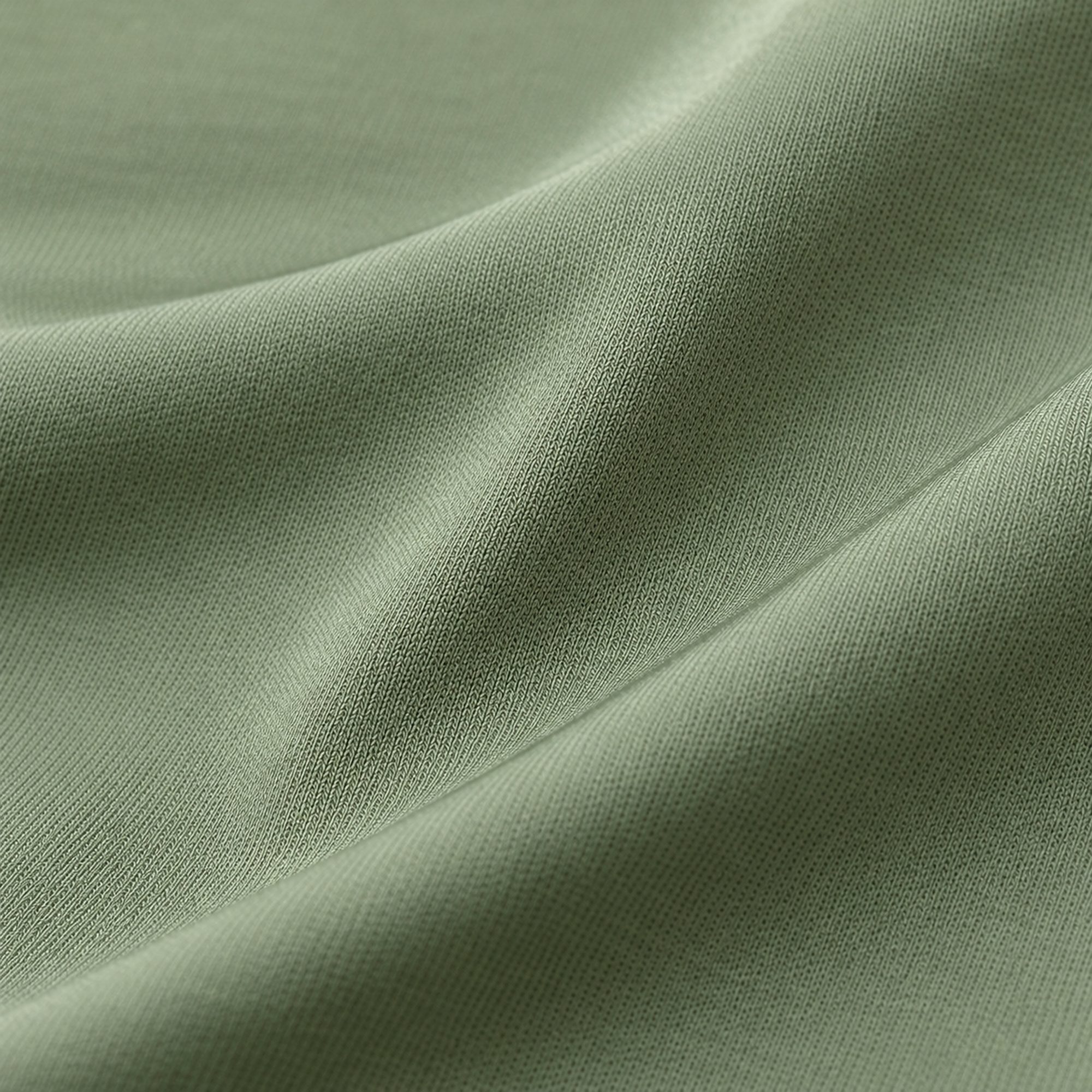 Close-up tekstur halus kain polo ice silk warna sage