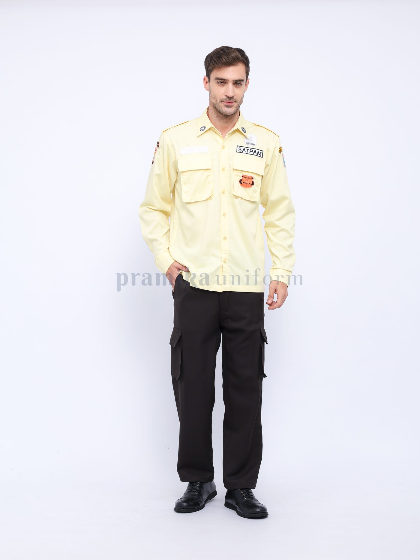 Seragam security krem tampak samping