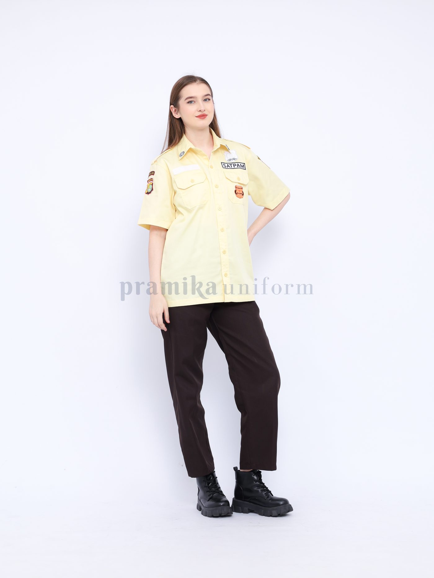 Seragam security wanita dengan celana panjang